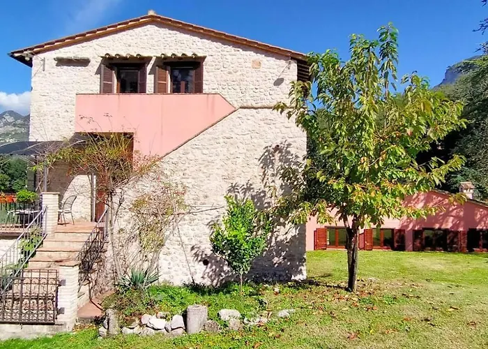 Casale I Melograni Villa *